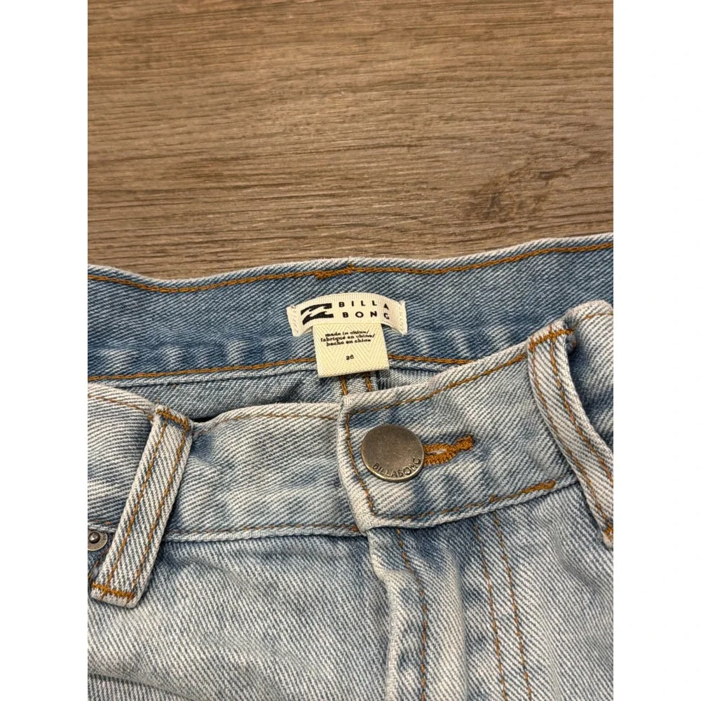 Billabong Womens Light Wash Frayed Hem Denim Jean Shorts Size 26
